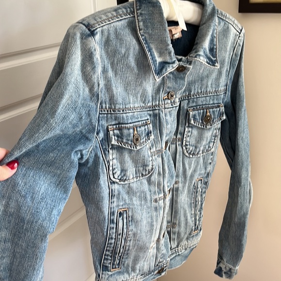 GAP Distressed Denim Jacket - Picture 6 of 9